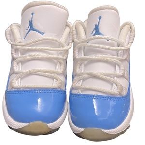 Kids Jordan’s sneakers Blue and white